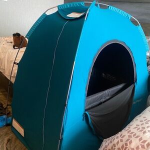 SlumberPod with fan and travel bag